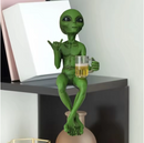 Estátua de alienígena bebendo cerveja escultura alienígena
